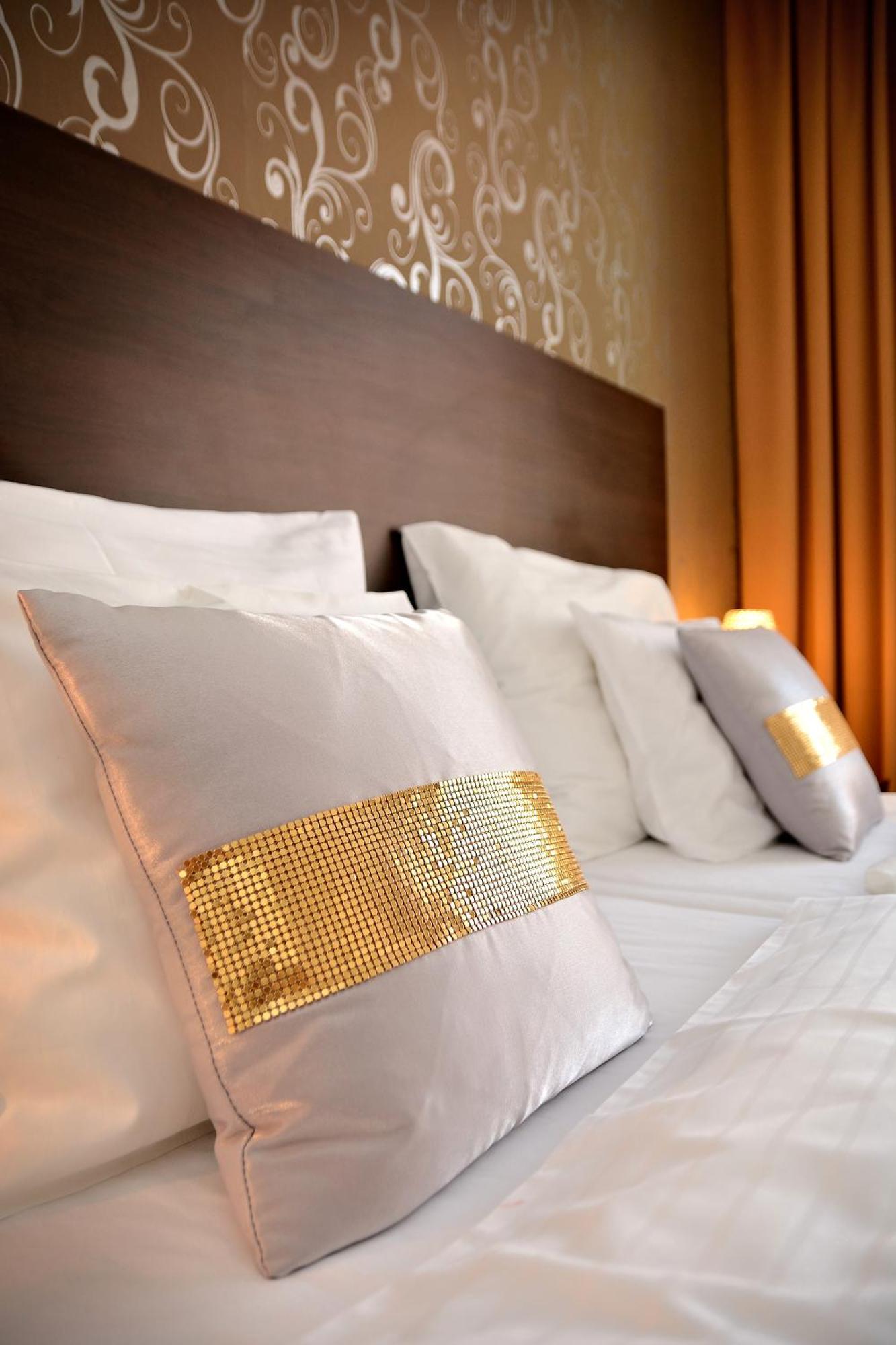Hotel Atrium باردوبيتسه المظهر الخارجي الصورة