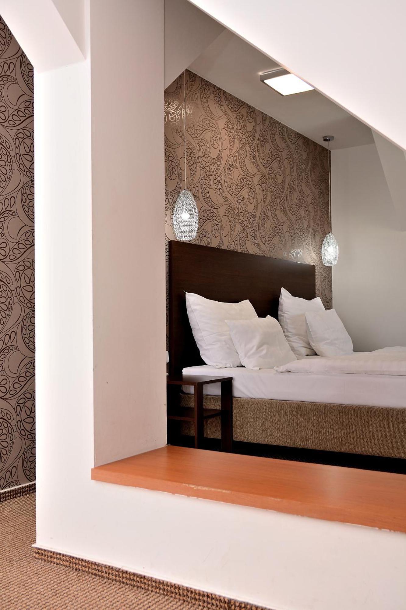 Hotel Atrium باردوبيتسه المظهر الخارجي الصورة