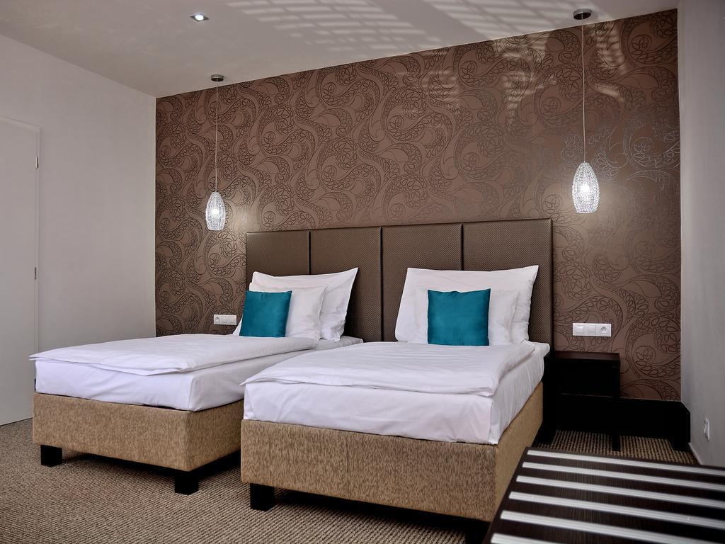 Hotel Atrium باردوبيتسه المظهر الخارجي الصورة