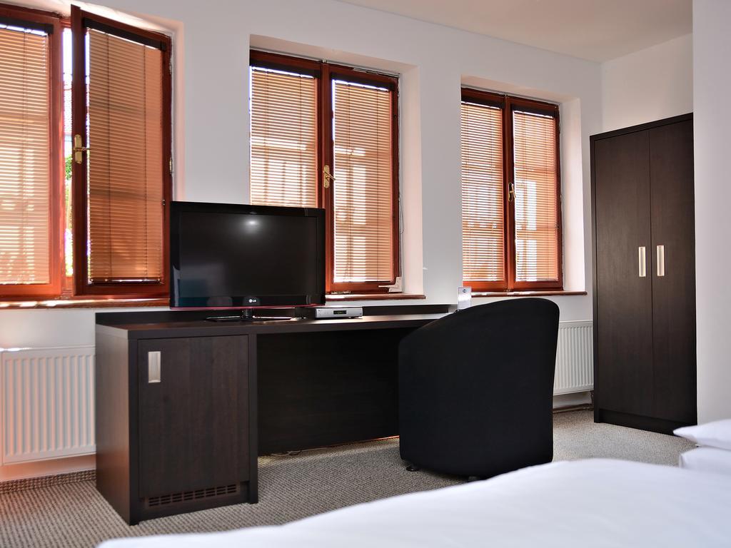 Hotel Atrium باردوبيتسه المظهر الخارجي الصورة
